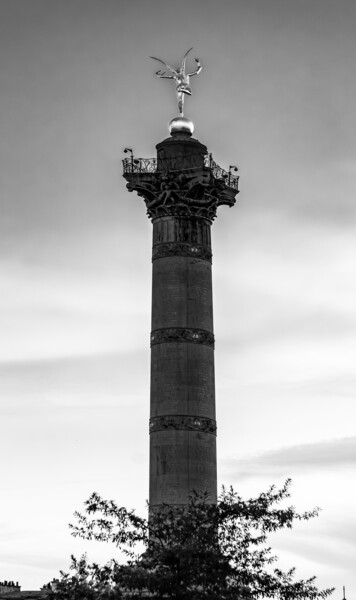 Sur la Place de la Bastille